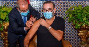 mohammed VI receiving his covid vaccine