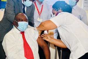 ramaphosa getting his vaccine