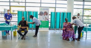 Paul Kagame and Rwanda's first lady receive vaccines