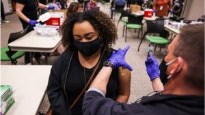 Vaccinated people can now meet without face mask in the US