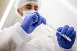 Russian scientists arrive in South Africa to study Omicron variant