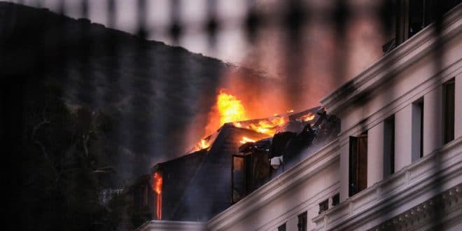 South Africa: suspect of the parliament's fire arrested and tried
