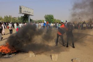 Sudan: a protester shot dead during mass demonstration