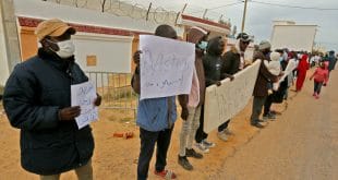 Tunisia: refugees demonstrate, demanding evacuation