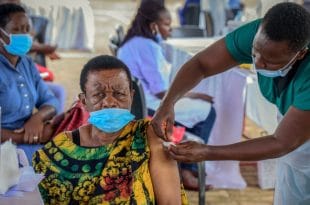 Uganda: fine or prison for those who refuse covid vaccines