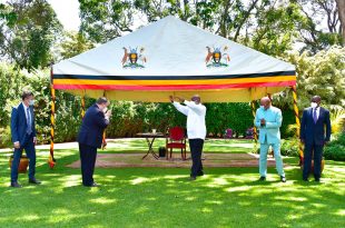 Uganda: president Museveni meets Russian ambassador