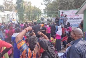 Nigeria: women outside the parliament to call for gender equality