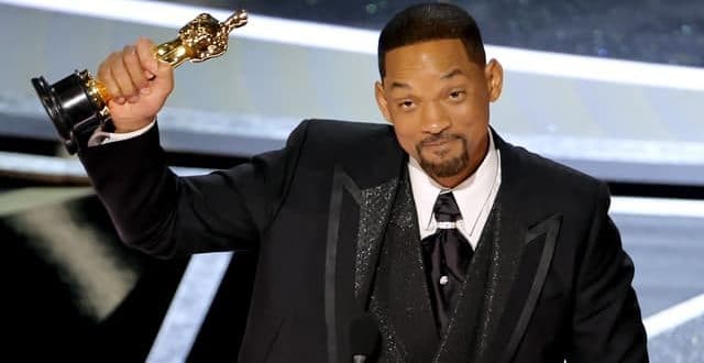 Oscar 2022: Will Smith apologizes after slapping Chris Rock (video)