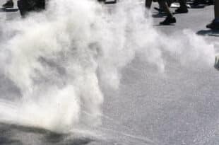 Chad: Police fire tear gas at anti-French protesters