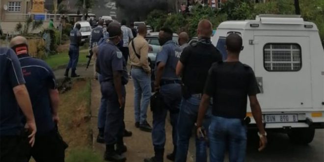 South Africa: Crowd burns suspected drug dealers alive