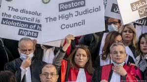 Tunisia: protesters angry after the dismissal of female judges
