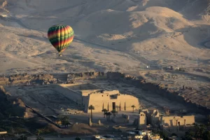 Egypt: hot air balloon flights suspended for this reason