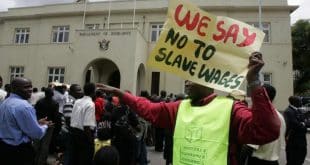 Zimbabwe: civil servants now demand salaries in US dollars