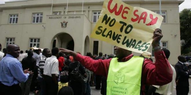 Zimbabwe: civil servants now demand salaries in US dollars