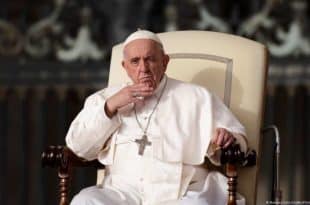 Pope Francis warns priests about watching pornography online