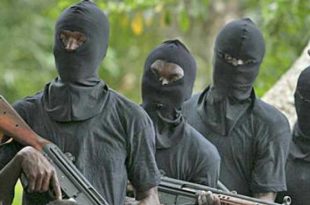 Gunmen in Nigeria disguised as guards and killed 12 people