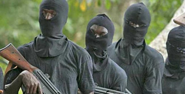 Gunmen in Nigeria disguised as guards and killed 12 people