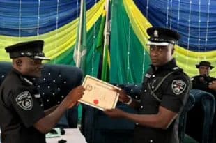 Nigeria: police officer awarded by President Buhari