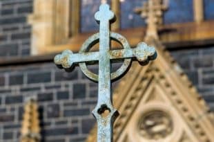 Anglican Church is considering neutral formulas to designate God