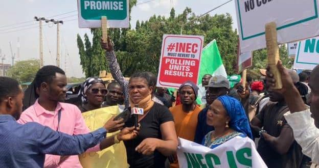 Angry protesters denounce electoral commission in Nigeria
