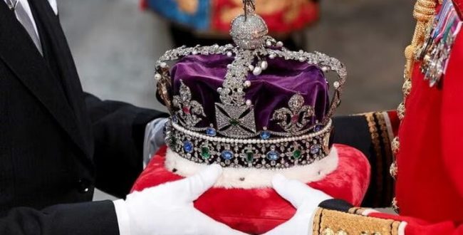 South Africans call for UK to return diamonds set in crown jewels