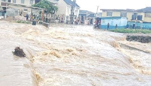 Nigeria: flood sweeps two children away