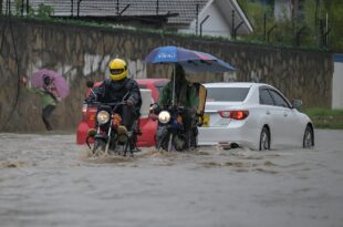 Floods leave at least 100 dead and 700,000 displaced in Somalia, Kenya, Ethiopia