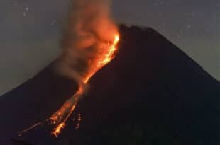 At least 11 dead in Merapi volcano eruption in Indonesia