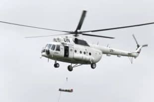 Al Shabab militants seize eight UN helicopter passengers