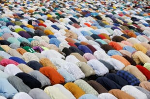 Muslims mark end of Ramadan with Eid al-Fitr prayers