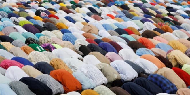 Muslims mark end of Ramadan with Eid al-Fitr prayers