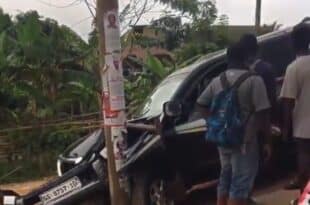 Ghana: a four-year-old moves his father's car