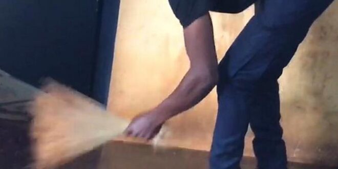 Man asked to sweep court for stealing purse