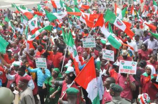 Nigerian workers suspend strike after wage offer
