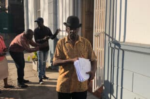 Zimbabwean opposition leader arrested with 80 young people