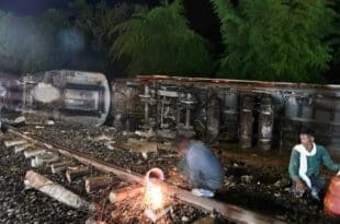 Passenger train derails, killing at least two people and injuring 35 others