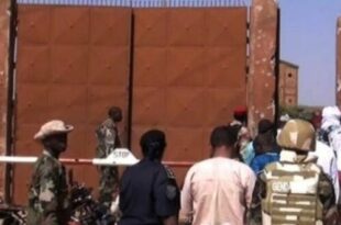 Several inmates escape from prison with weapons
