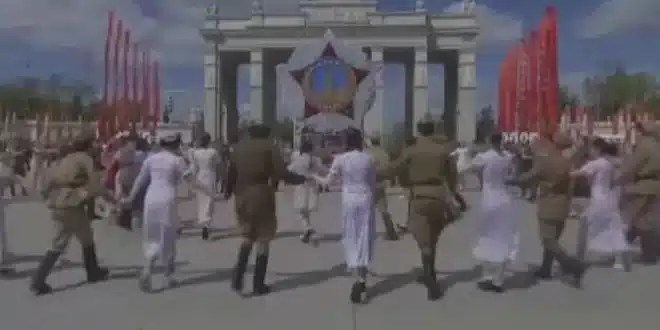 Moscow students dance to honour WWII veterans